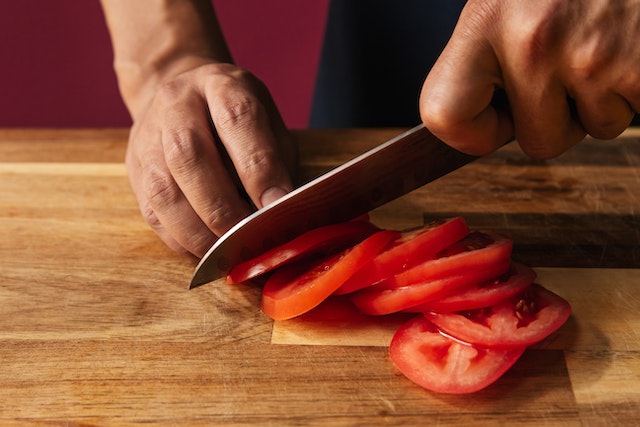 Thinly sliced tomatoes
